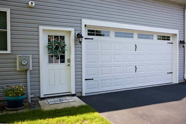 24/7 Emergency Garage Door Panel Replacement experts in Chadwicks, NY